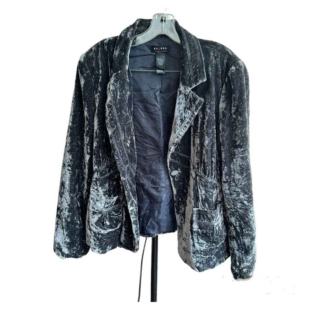 Access crush gray women’s blazer.